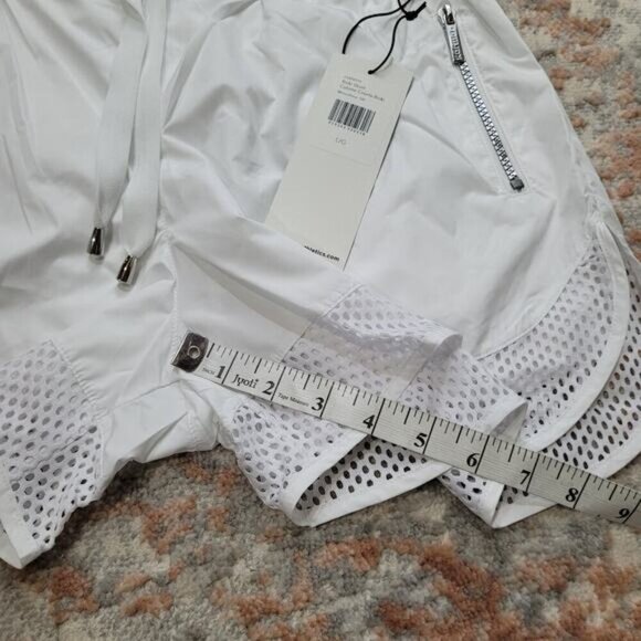 Karma Ricki Short in White - Size Large - Picture 8 of 8